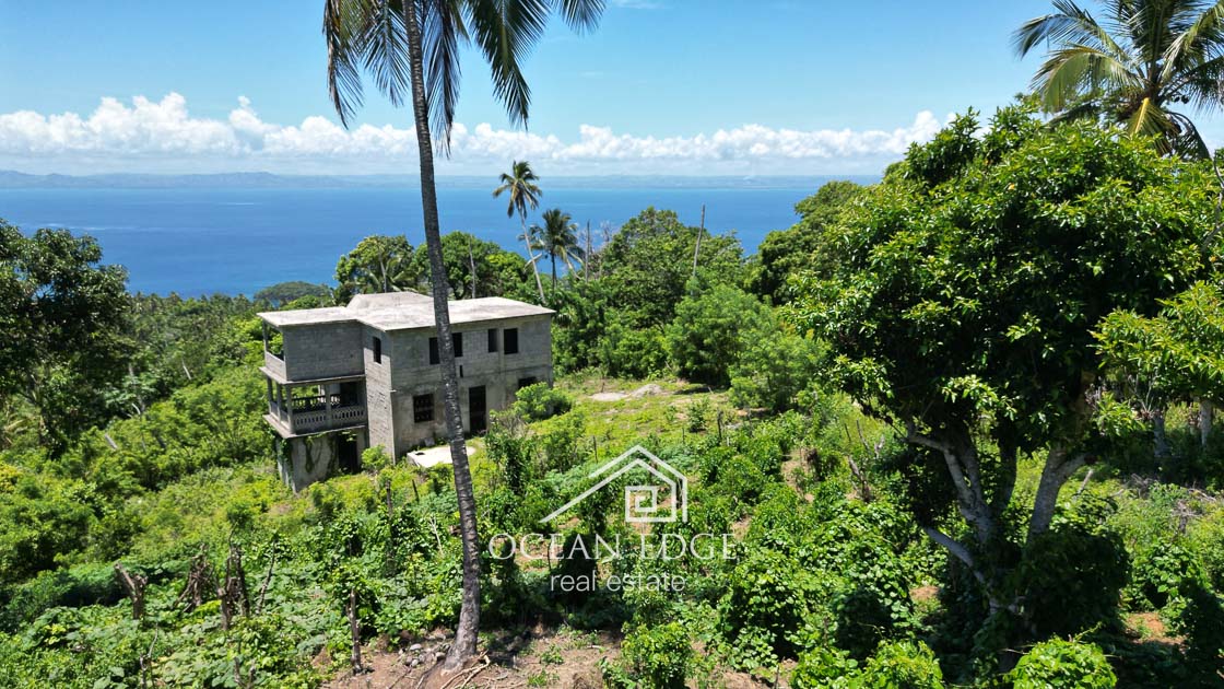 Hilltop land with amazing view at the Samana Bay