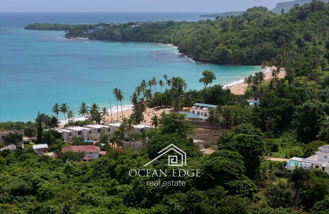 Upscale Beachfront homes on presale in Playa Colorado