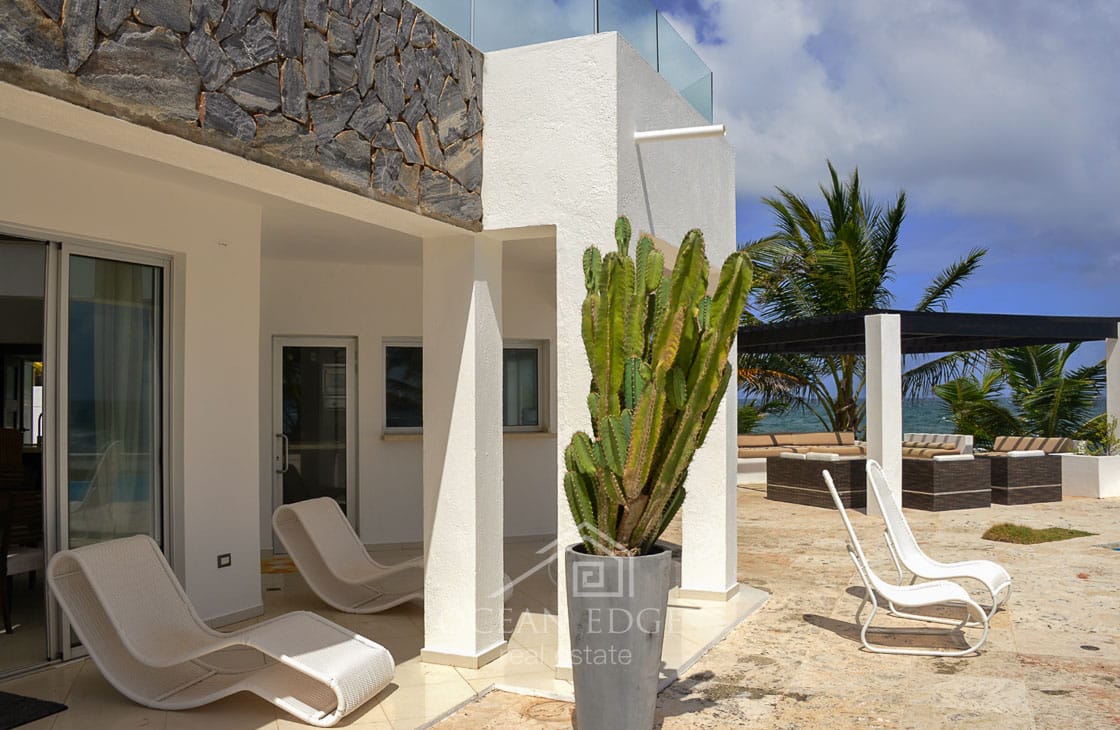 La Casa Blanca – Luxury Beachfront Villa in Las Galeras-ocean-edge-real-estate (6)