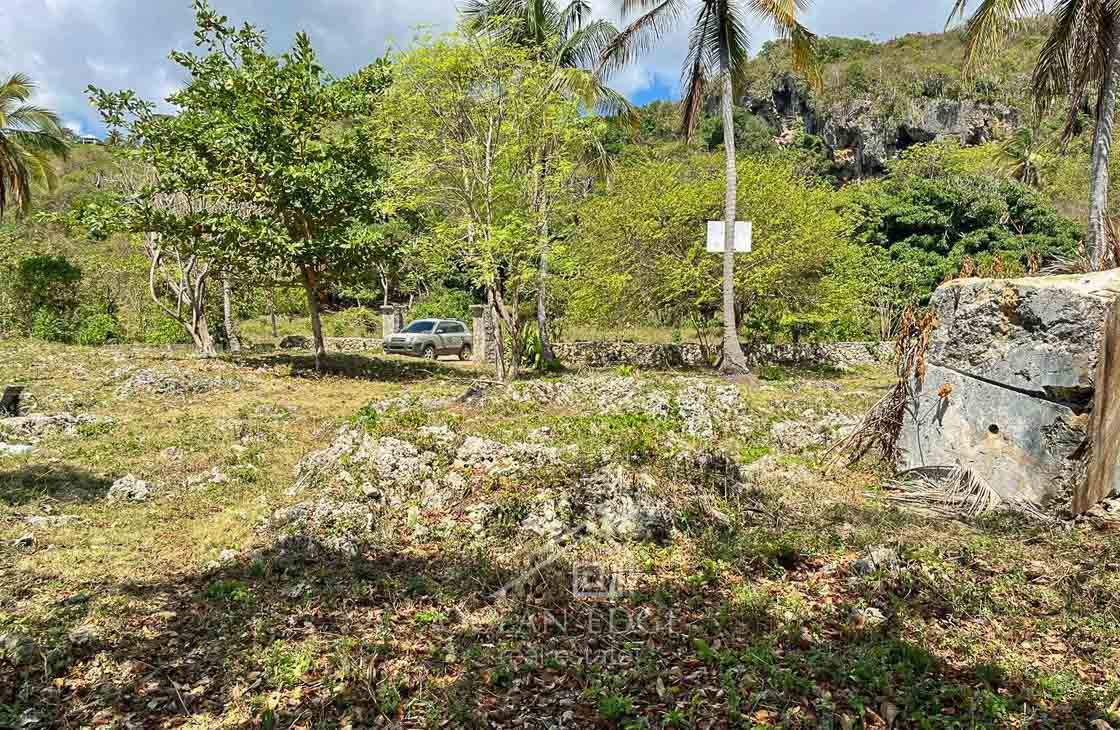 Beachfront Lot Steps from a Famous Tourist Hotspot-las-galeras-ocean-edge-real-estate (18)