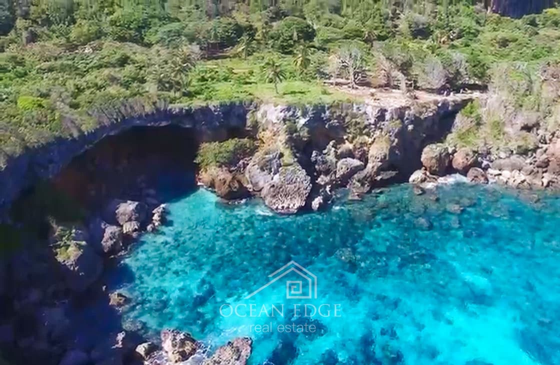 Beachfront Lot Steps from a Famous Tourist Hotspot-las-galeras-ocean-edge-real-estate (2)