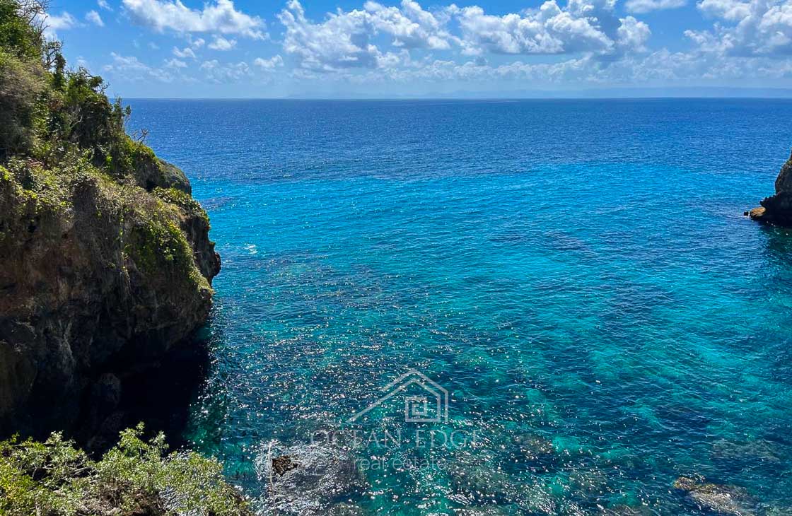Beachfront Lot Steps from a Famous Tourist Hotspot-las-galeras-ocean-edge-real-estate (21)