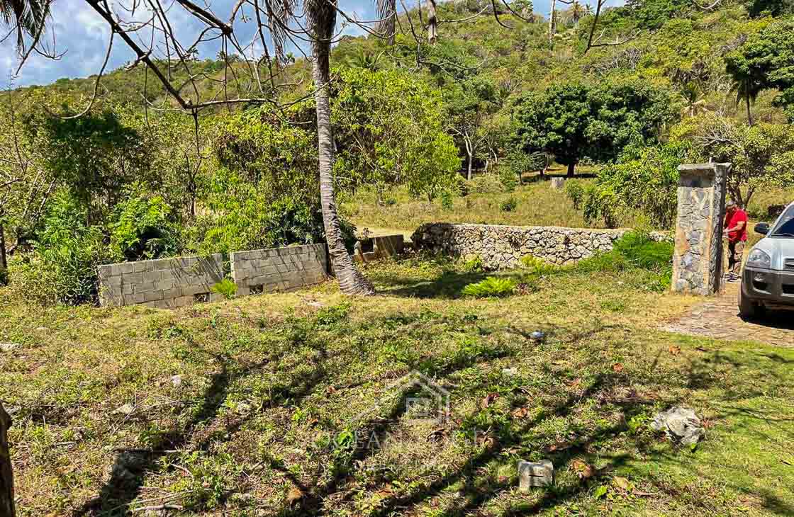 Beachfront Lot Steps from a Famous Tourist Hotspot-las-galeras-ocean-edge-real-estate (24)