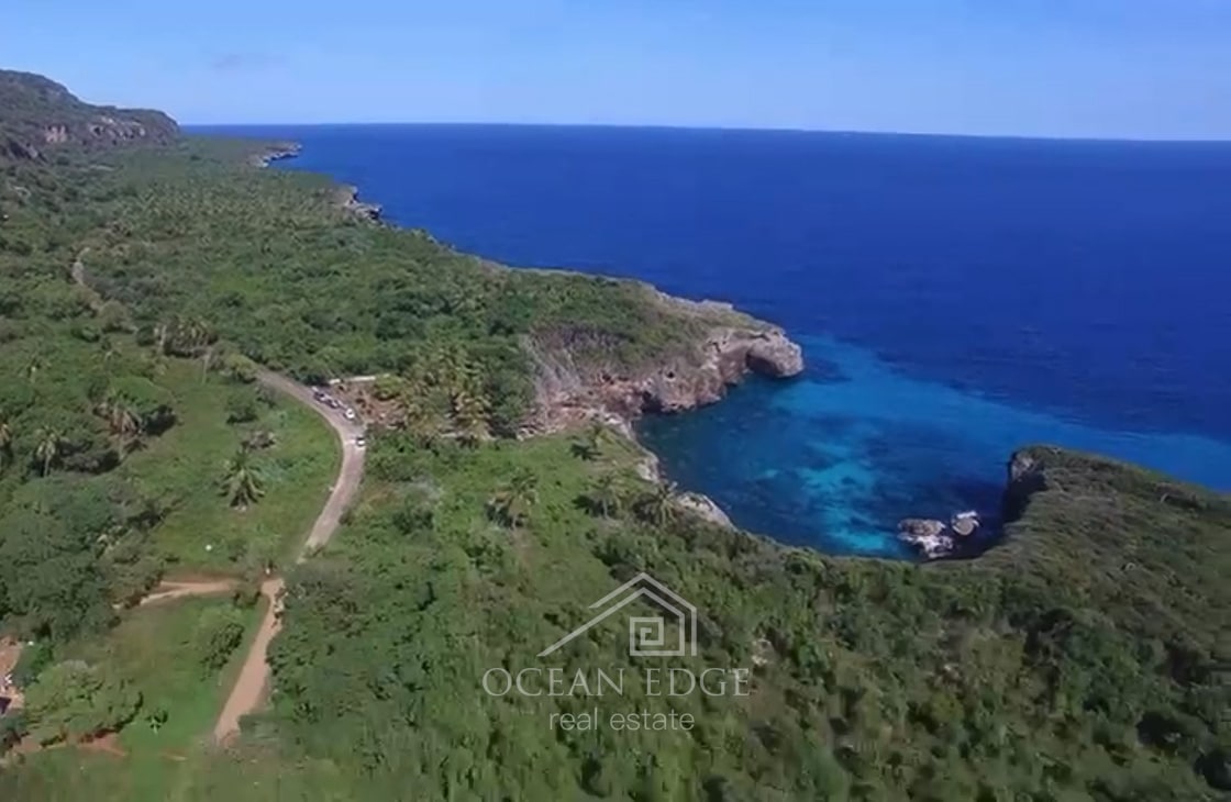 Beachfront Lot Steps from a Famous Tourist Hotspot-las-galeras-ocean-edge-real-estate (3)