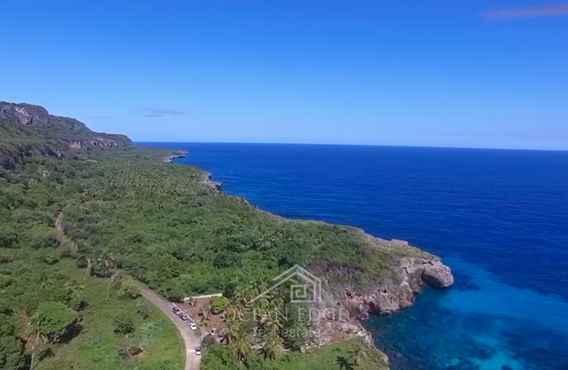 Beachfront Lot Steps from a Famous Tourist Hotspot-las-galeras-ocean-edge-real-estate (4)