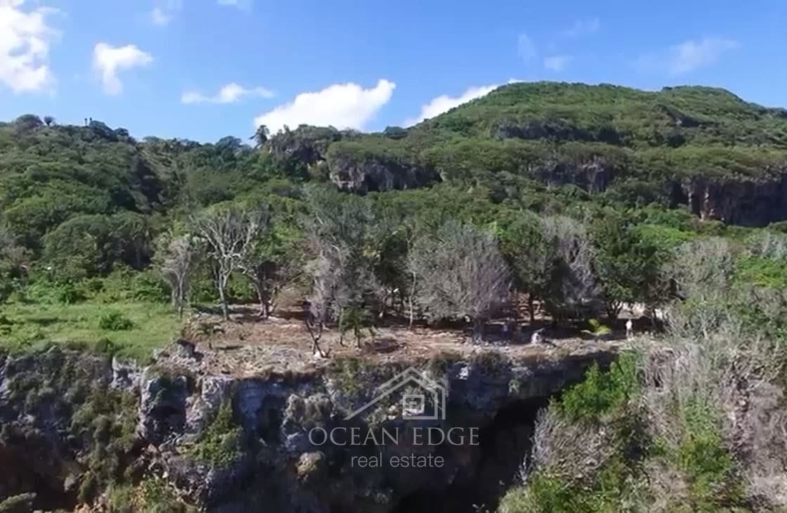Beachfront Lot Steps from a Famous Tourist Hotspot-las-galeras-ocean-edge-real-estate (5)