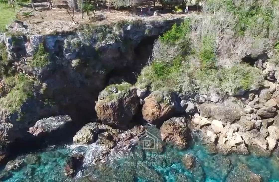 Beachfront Lot Steps from a Famous Tourist Hotspot-las-galeras-ocean-edge-real-estate (6)