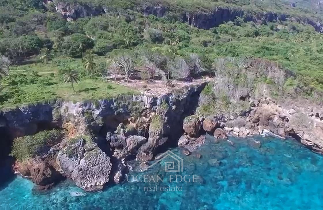 Beachfront Lot Steps from a Famous Tourist Hotspot-las-galeras-ocean-edge-real-estate (7)