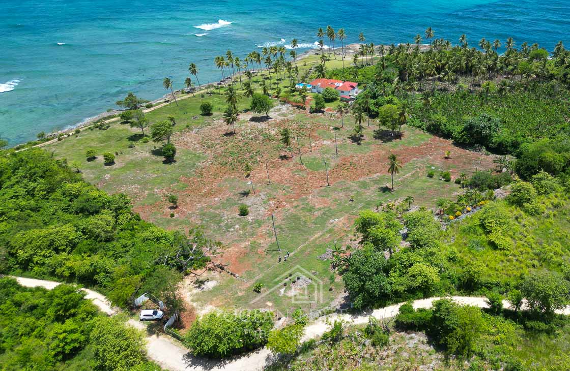 6 lots on second line from sea in gated community