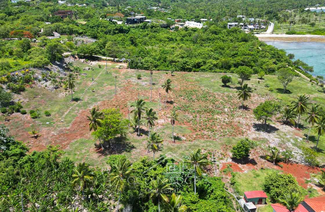 6 lots on second line from sea in gated community