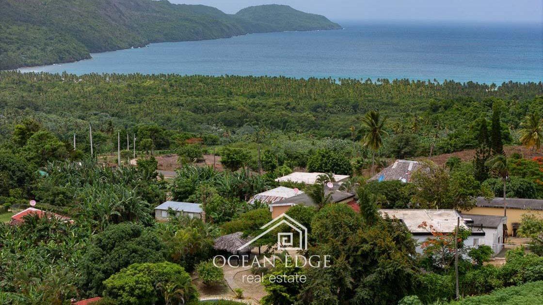 Hotel-Restaurant-with-ocean-view-to-Playa-Rincon-las-galeras-ocean-edge-real-esate-drone