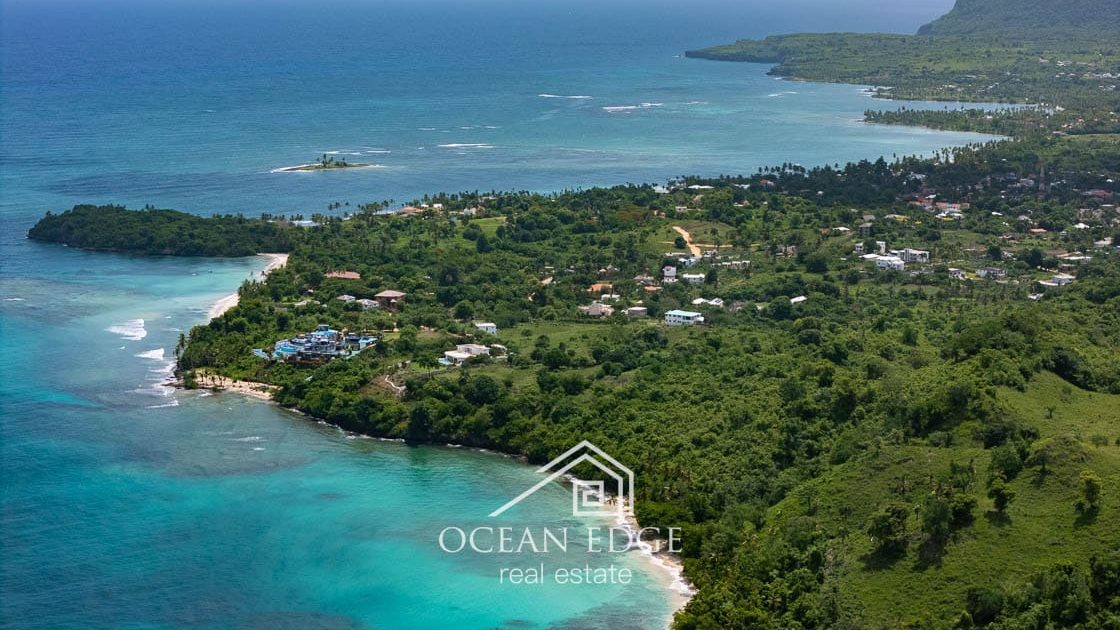 Upscale Beachfront homes on presale in Playa Colorado