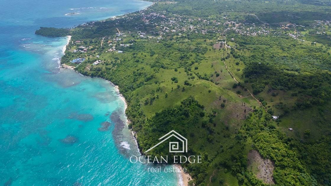 Upscale Beachfront homes on presale in Playa Colorado