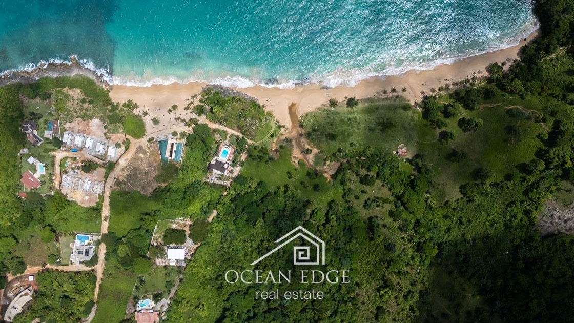 Upscale Beachfront homes on presale in Playa Colorado