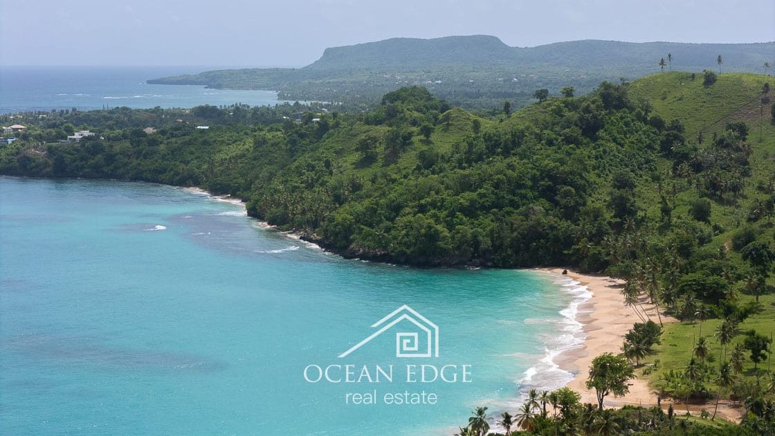 Upscale Beachfront homes on presale in Playa Colorado