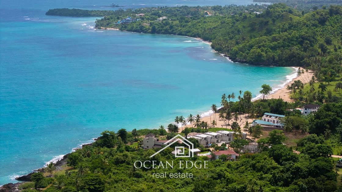 Upscale Beachfront homes on presale in Playa Colorado