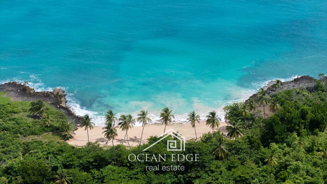 Upscale Beachfront homes on presale in Playa Colorado